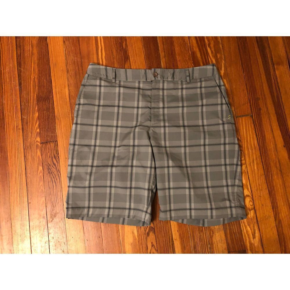Under Armour Gray Plaid Mens Golf Shorts Size 38 in good condition